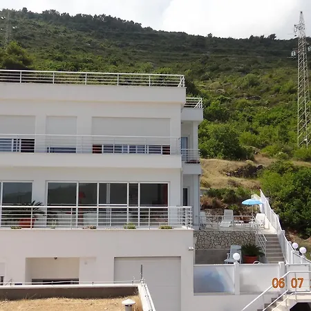 Bellevue Guest house 3*